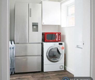 1 bedroom in a house share to rent - Photo 6