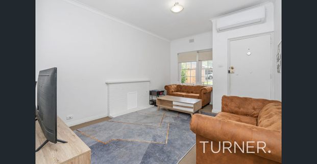 Conveniently located 2 bedroom homette situated at the rear of a small group - Photo 1