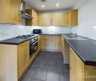 2 bedroom flat to rent - Photo 2
