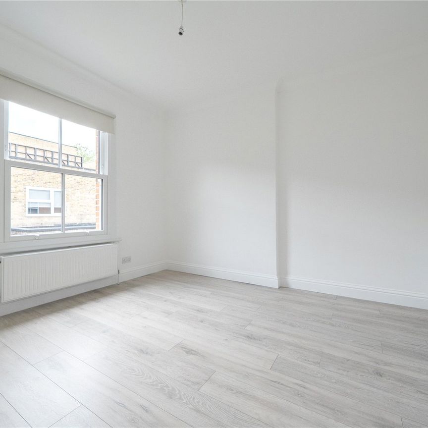 Little Park Gardens, EN2, Enfield - Photo 1