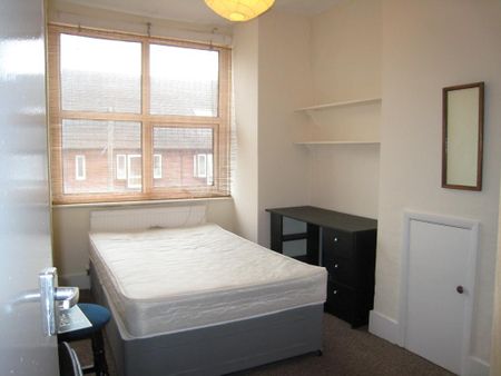 4 bedroom terraced house to rent - Photo 5