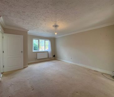 Parish Close, Ash, Aldershot, Surrey, GU12 - Photo 2