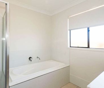 4 Bedroom Home with Ducted Aircon! - Photo 3