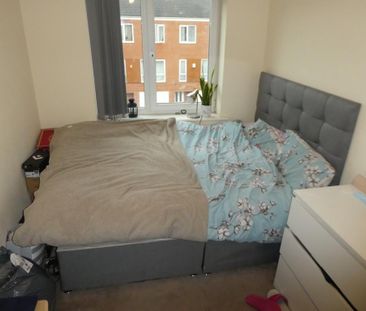 4 bedroom end of terrace house to rent - Photo 5