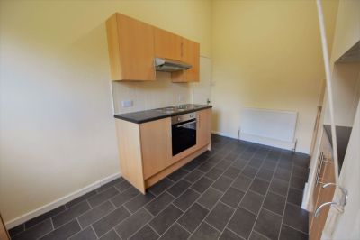 3 bedroom Flat in Otley Road, Leeds - Photo 4