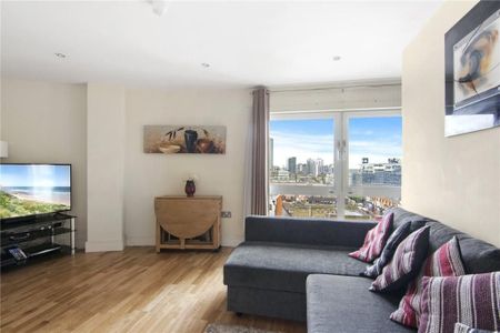 2 Bed Flat, Raphael House, IG1 - Photo 3