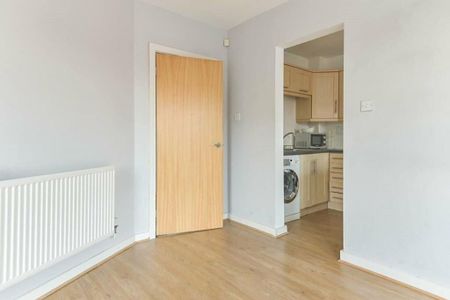 2 Bed Flat, Chichester Road South, M15 - Photo 2