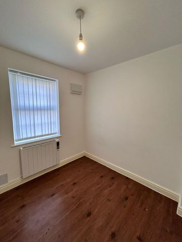 4 bedroom end of terrace house to rent - Photo 4