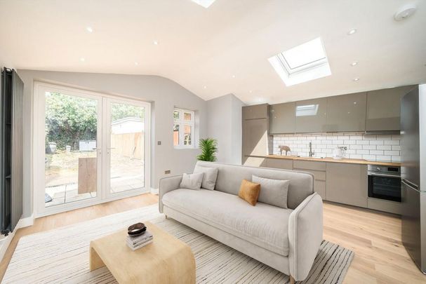 4 bedroom terraced house to rent - Photo 1