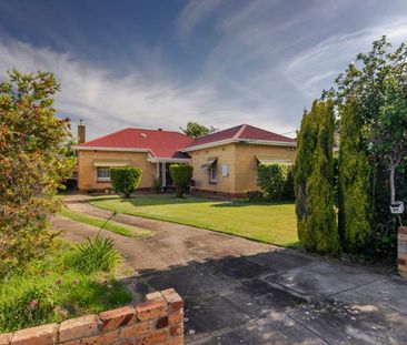 Lovely 2 Bedroom Family Home Available for 6 Months Lease - Photo 1