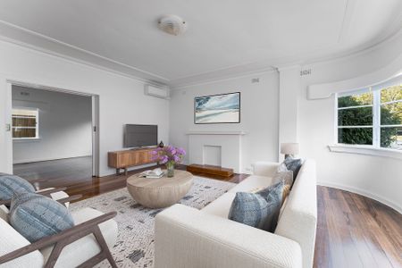 Art Deco Home with Extraordinary Space - Photo 5