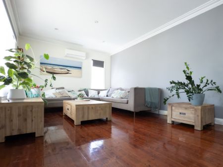 Comfortable Family Living in a Convenient Location - Photo 3