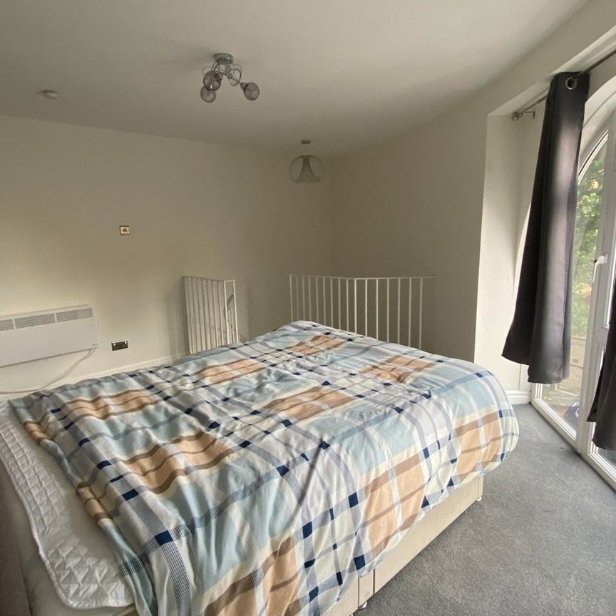 1 Bed Flat, Melville Court, SE8 - Photo 1