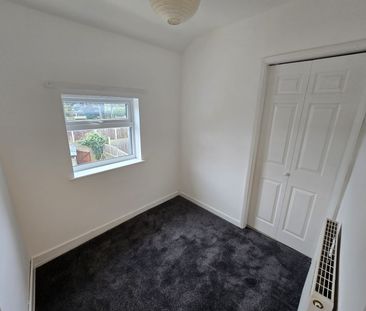 two bedroom terraced house - Photo 4