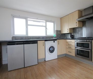 Kingsbridge Crescent, Southall - Photo 2