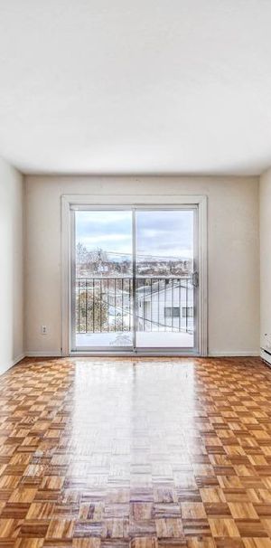 *BAISSE DE PRIX * + 1000$ de rabais sur le 1er mois !🏡 3 ½ entièrement rafraîchi – Secteur paisible Ouest-de-l’Île, près de l'eau - Photo 1