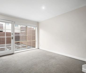 11 Park Lane, South Yarra. - Photo 4