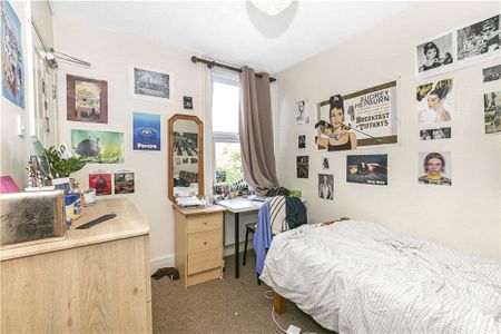 Egham Hill, Egham, Surrey, TW20 0BG - Photo 5