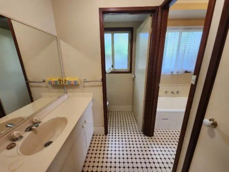 “QUIET STREET, PERFECT FOR FAMILIES” - Photo 3