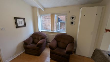 2 bedroom ground floor flat to rent - Photo 4