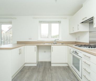 3 bedroom semi-detached house to rent - Photo 3
