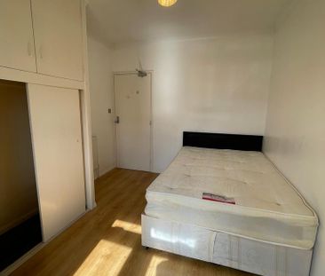 5 bedroom flat to rent - Photo 4