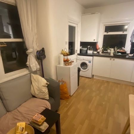 Room in a Shared Flat, Tooting, SW17 - Photo 3