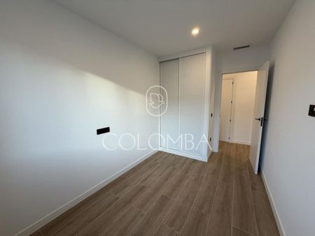 3 bedroom luxury penthouse for rent in Madrid, Spain - Photo 2