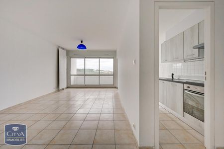 Location Appartement 4 pièces 81m² MARTIGUES 13500 - Photo 2