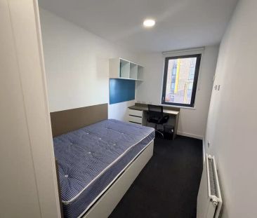 3 Bed Apartment - Photo 5