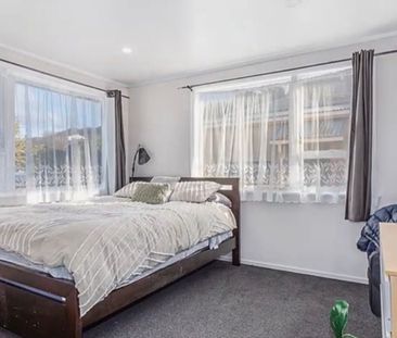 Family home near to porirua City and motorway - Photo 4