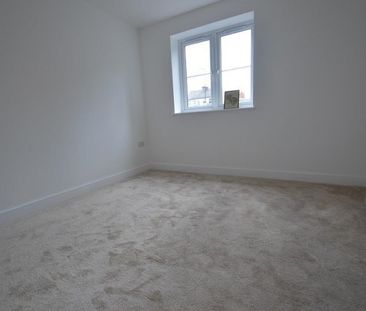 St. Pauls Avenue, Slough, Berkshire,SL2 - Photo 3