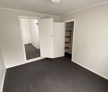 LOCATION IS EXCELLENT !! - Photo 4