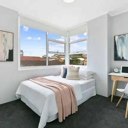 Sun Filled 2 Bedroom Apartment - Photo 1