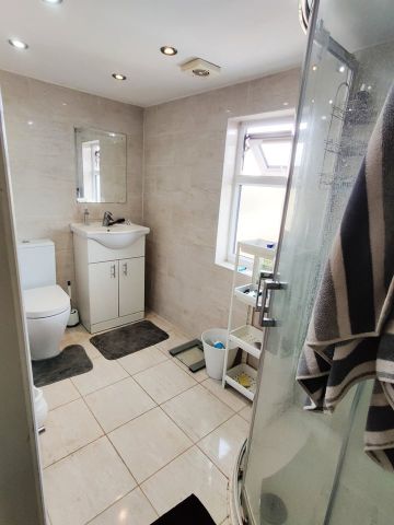 2 Bed Flat, Martin Way, SW20 - Photo 4