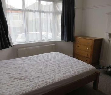 Bedroom Detached House In Winton, BH9 - Photo 2