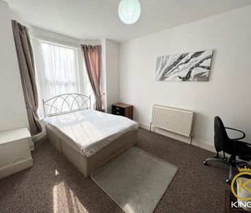 4 bedroom terraced house to rent - Photo 3