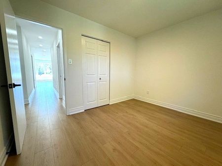 For Lease - 8 Devins Drive Unit# Main Floor, Aurora, Ontario - Photo 3