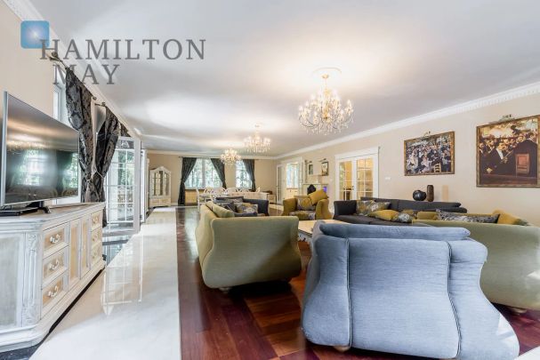 Luksusowa rezydencja z basenem w dzielnicy Wawer - Zdjęcie 1