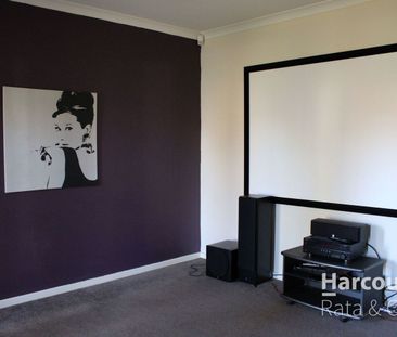 Spacious & Modern 4-Bedroom Family Home in Mernda - Photo 1
