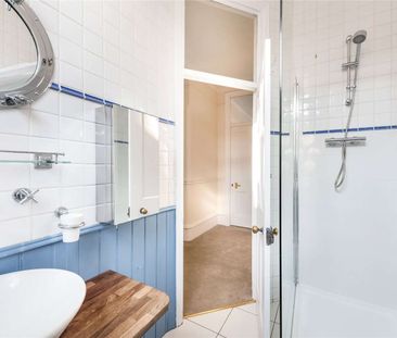 Spacious period apartment within a sought after mansion block in Ch... - Photo 3