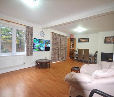 3 bedroom end of terrace house to rent - Photo 2