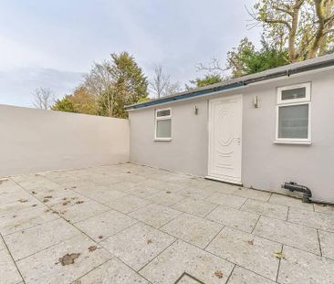 End of terrace house to rent - Photo 5