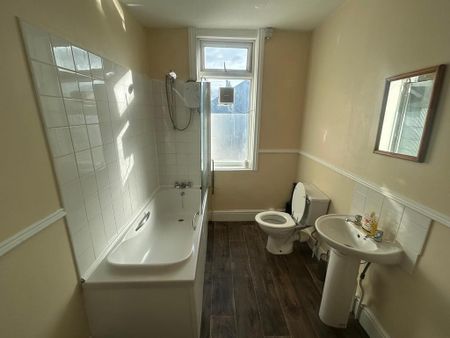 5 bedroom semi-detached house to rent - Photo 5