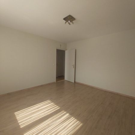 Appartement met 2 slaapkamers in het centrum van Izegem. Garage inbegrepen - Photo 5