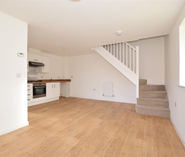 2 bedroom semi-detached house to rent - Photo 3