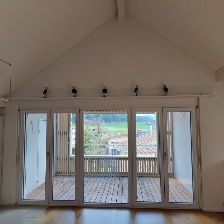 1 MONAT MIETZINSFREIE ZEIT - 2.5-ZIMMER DACHWOHNUNG MIT BALKON - Photo 1