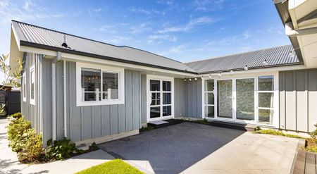 Beautifully Finished Three Bedroom Home - Photo 3