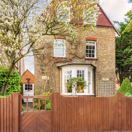 Fabulous family home in Bedford Park - Photo 4