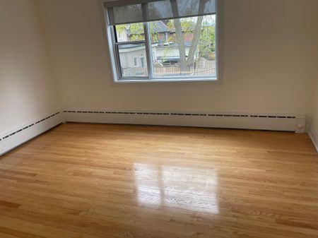 For Lease - 517 Eglinton Avenue Unit# 4, Toronto, Ontario - Photo 4